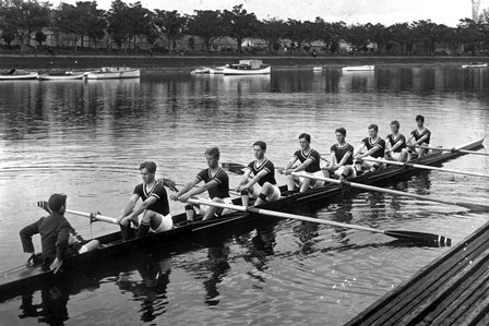 1st Rowing Crew, 1914 with Geoff Mitchell as stroke.